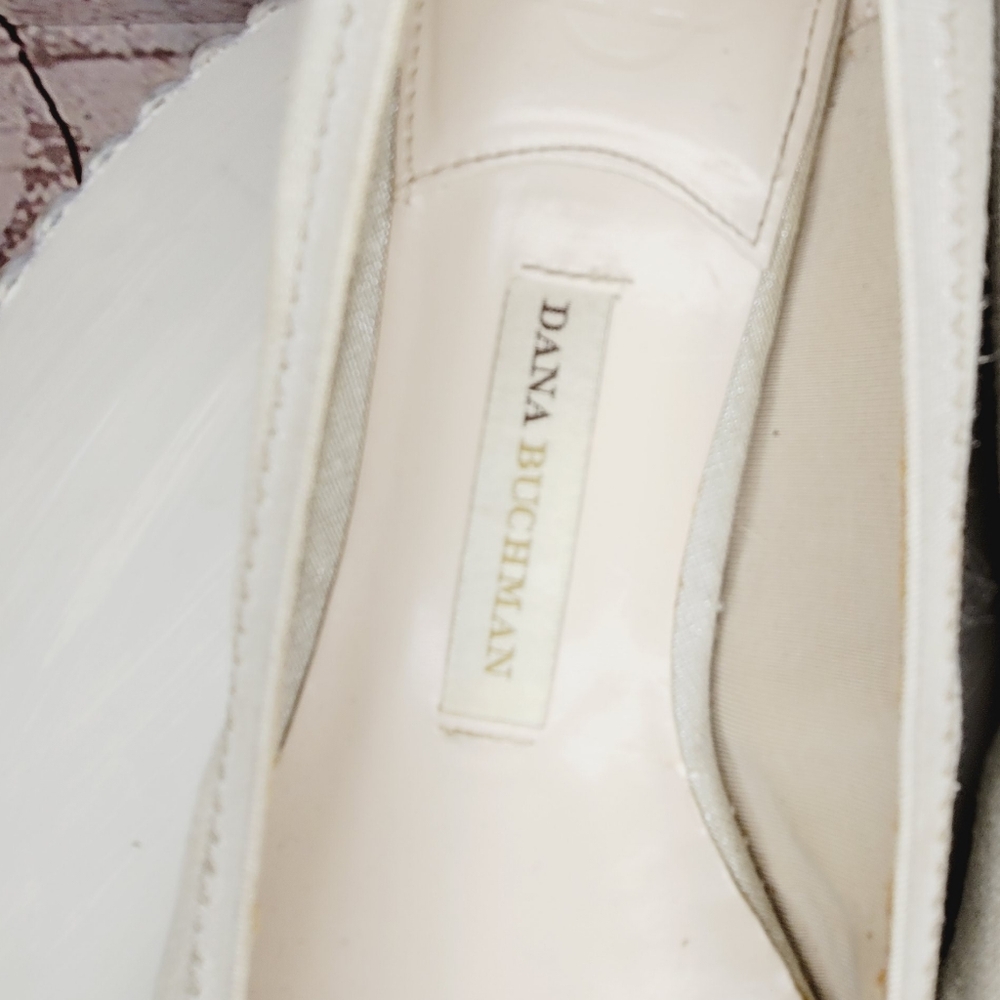 Dana Buchman DB Darby Silver  Tan/Cream Fabric Silver Capped Toe Shoe Size 8.5M - Picture 8 of 11